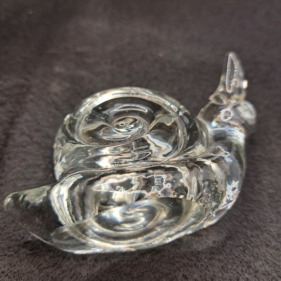 Vintage clear glass snail paperweight. - Picture 5 of 6